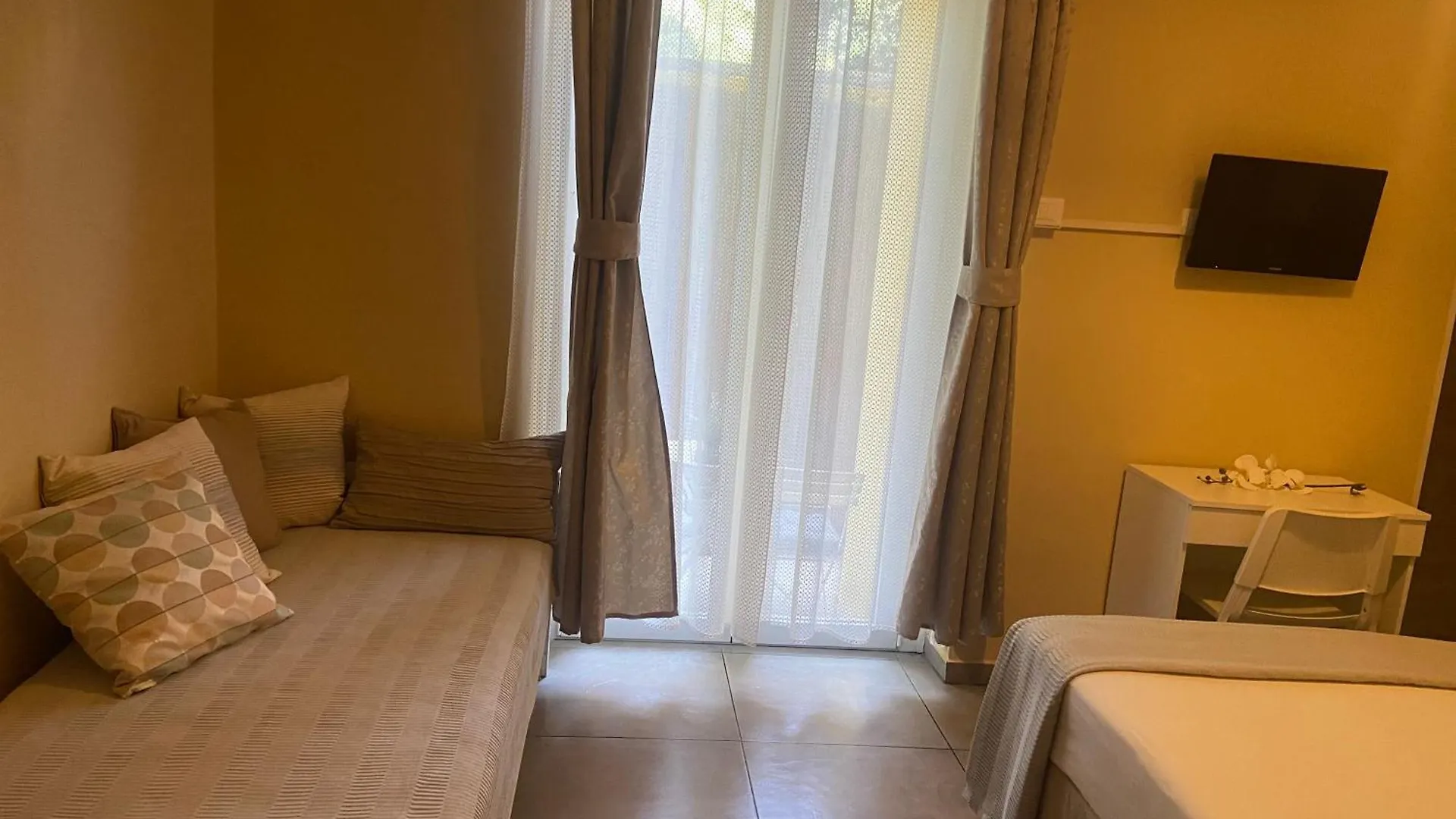 Paradise Inn Livorno 2*,